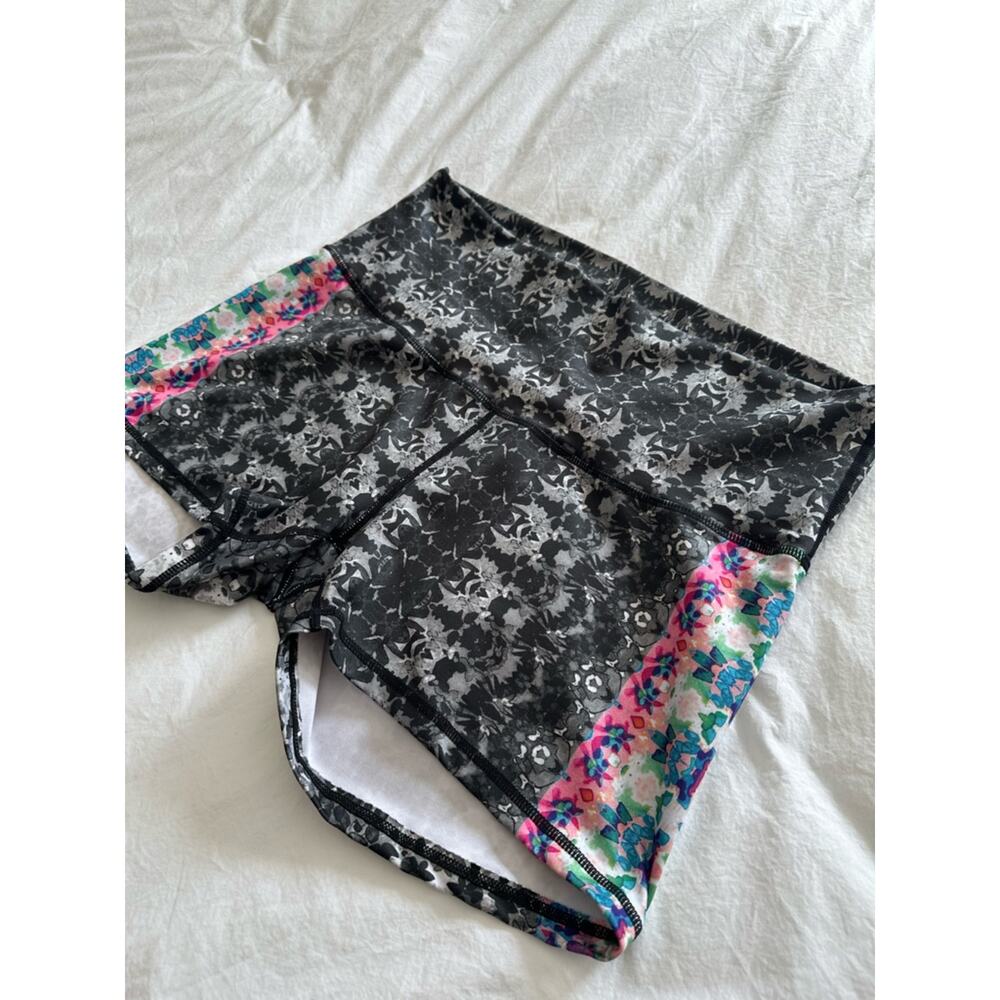 Prana Black Bike Shorts with Floral Side Panels, size XL - Picture 2 of 9